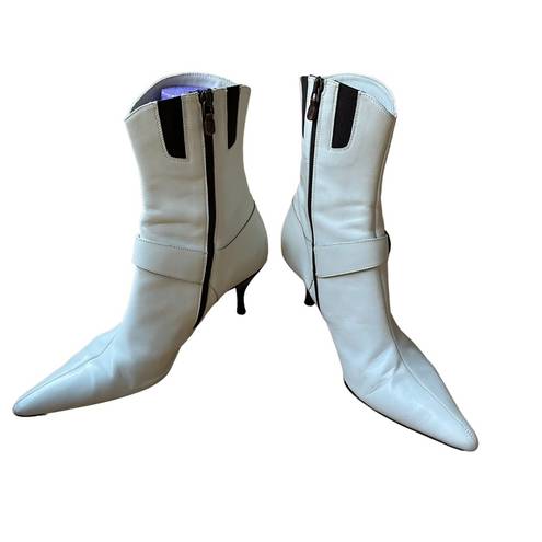 Donald Pliner  Leather Mid Calf Pointed Toe Boots, Ivory