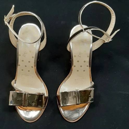 Modcloth Loly in the Sky Rose Gold Block Heels Ankle Strap Bow & Heart  Size 7.5