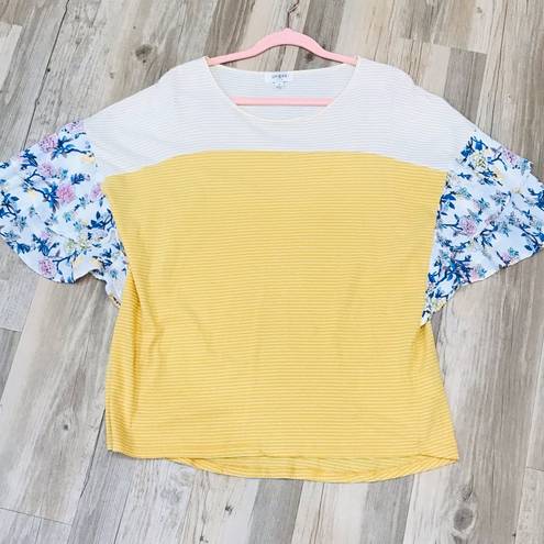 Umgee Boho Boutique floral yellow  shirt size Medium