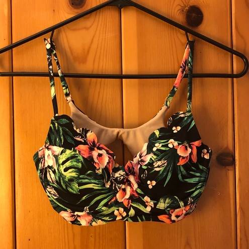 Vanilla Beach NWOT Swim suit top bikini top push up