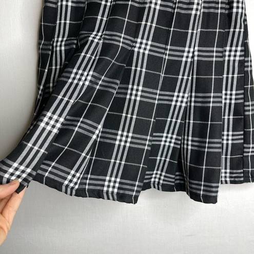 Charlotte Russe  Plaid Pleated Tennis Mini Skirt (Black/White) - Small