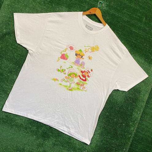 The World of Strawberry Shortcake Cartoon Tee XXL