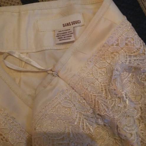 Sans Souci White, lace, mini skirt