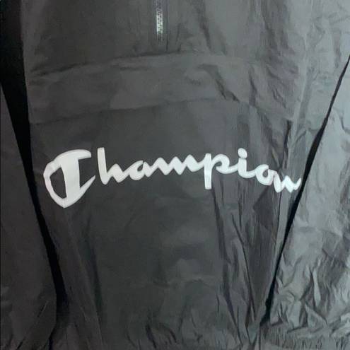 Champion  oversized packable logo windbreaker sz M