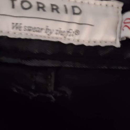 Torrid  size 20plus waist 42 inches length from top of the waist to hem 13”