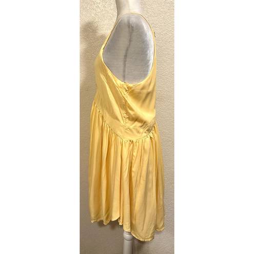 Romeo + Juliet Couture Yellow Golden Halter Strap Dress