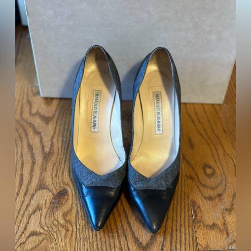 Manolo Blahnik  Black Leather and Grey Tweed Fabric Heel Pumps