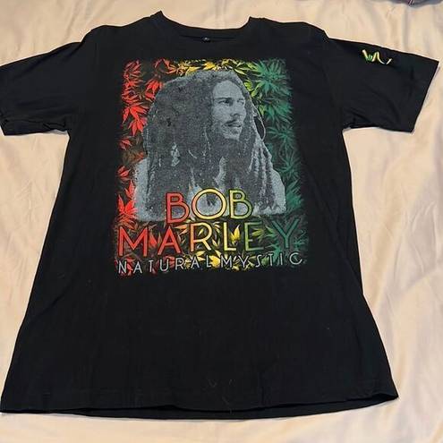 Aura NWOT  Rootwear Bob Marley Natural Mystic T-shirt says sz L more like a M