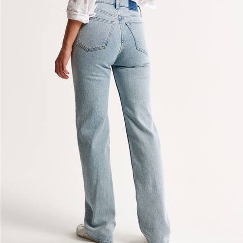 Abercrombie & Fitch  The 90’s Relaxed Jean High Rise