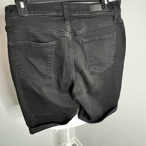 DKNY  black boyfriend shorts