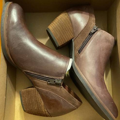 Kork-Ease NWB Korks Raynor Booties 8.5 Ankle Booties Brown Leather Chunky Heel Almond Toe