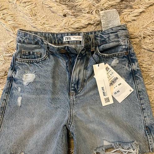 ZARA  HIGH RISE RIPPED DENIM SHORTS!