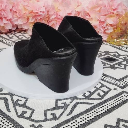 Nine West Lovely Vintage Black Suede  Slip-On Clogs/Mule Shoes - Size: 9.5M