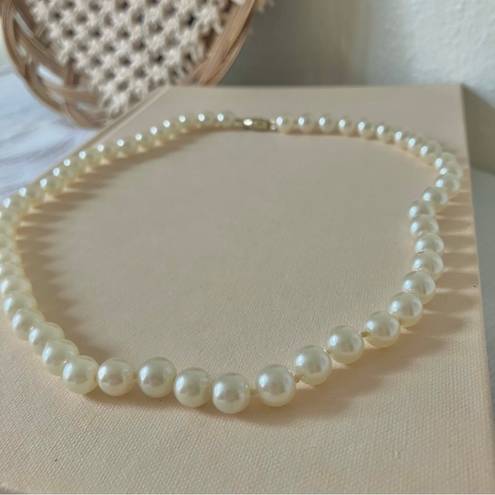 American Vintage Vintage “Devereaux” Ivory Pearl Necklace 18.5” Hand Knotted Classic Elegant