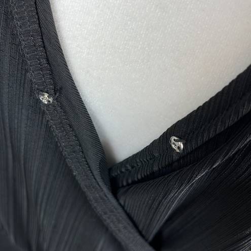 Paper Crane  Black Short Sleeve V-Neck Bodysuit Size M