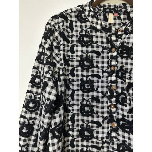 Pilcro  Anthropologie Women's Size Small Embroidered Button Up Blouse Black White