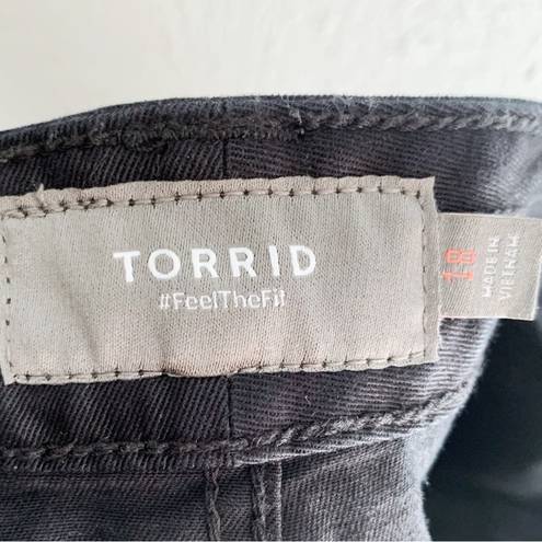 Torrid  Military Stretch Twill Mid-Rise Short Black Sz 18