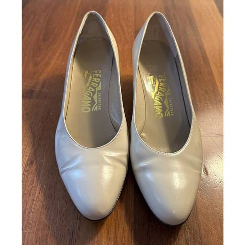 Salvatore Ferragamo  Cream Leather Heels Pumps Shoes Size 6 1/2B Almond Toe Shape