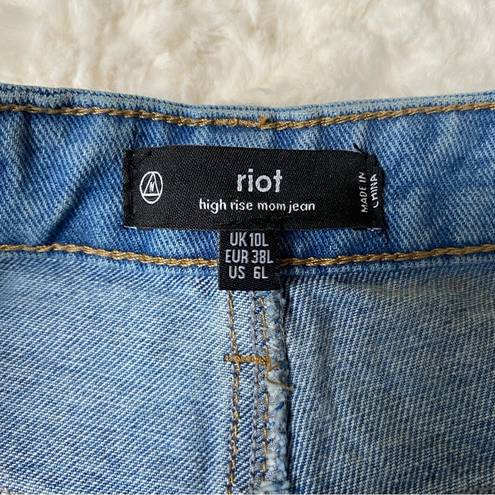 Missguided  Riot High Rise Crossover Mom Jeans Size 6 Long