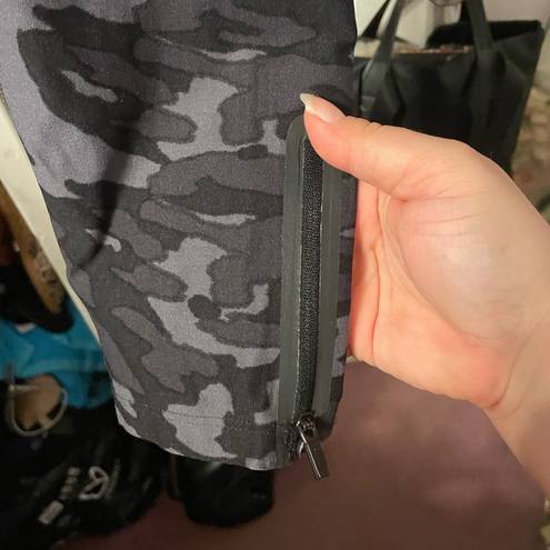 DKNY  SPORT CAMO 7/8 ANKLE ZIP WORKOUT LEGGINGS