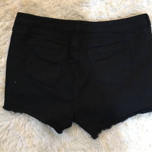 Torrid  BLACK DISTRESSED BUTTON FLY SHORTIES