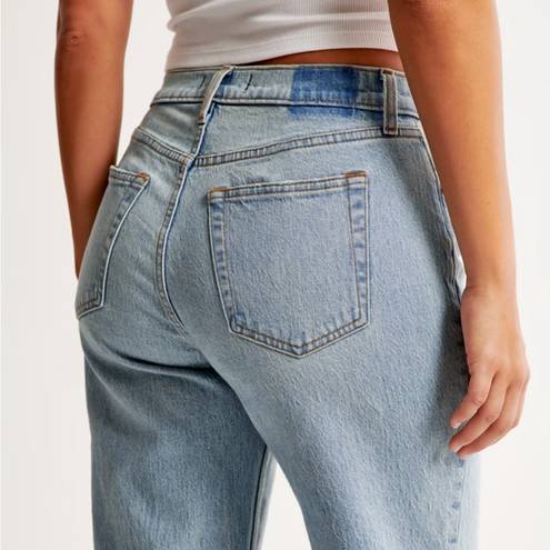 Abercrombie & Fitch  Curve Love Low Rise Straight Jean