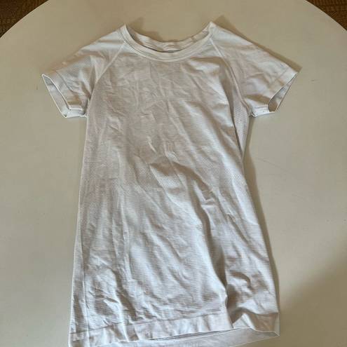 Lululemon Swiftly Tech Short-Sleeve Shirt 2.0 Hip Length