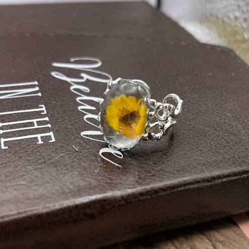 Daisy Handcrafted Women’s Yellow  Flower Glass Cabochon Stainless Steel Ring