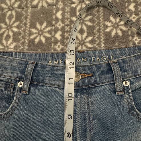 American Eagle high waisted Mom Jean Ripped Knee 3064 Size 10