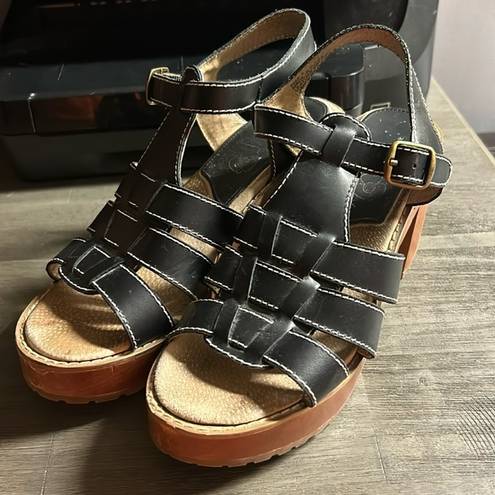 sbicca  Women’s size 7 Oakdale heeled platform sandal.