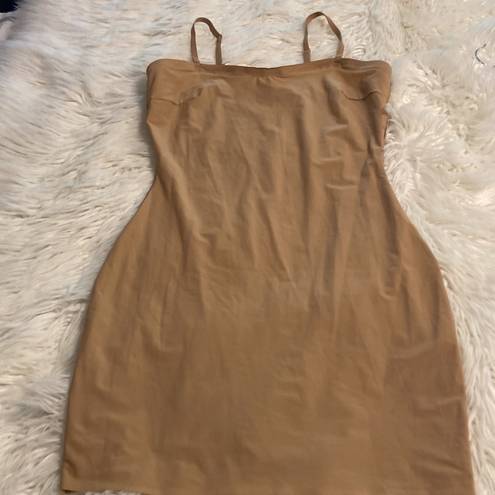 ASSET BY SPANX SIZE 1X Shape wear length28” excellent condition Tan