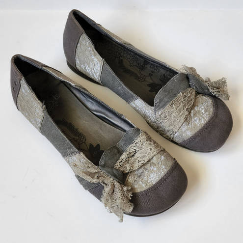 BKE  Tomgirl gray canvas lace bow contrast flats size 10