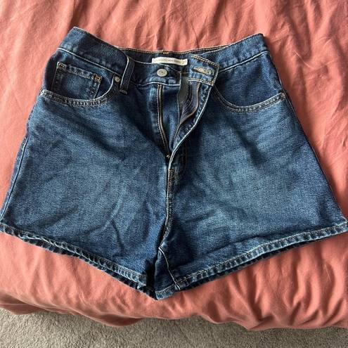 Levi’s  High Waisted Mom Short 27