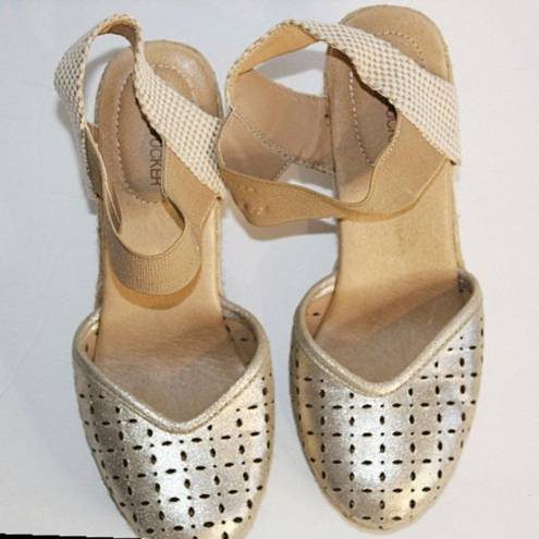 Adam Tucker  Brittany Pale Gold Leather Sandals 6.5