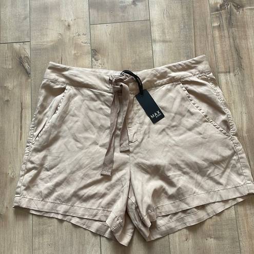 Max jeans 4/$25  NWT Safari Trouser Shorts Sz 12