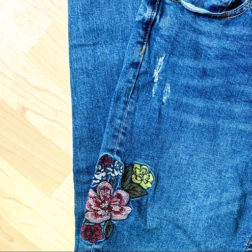 Blu Pepper 🟢  Embroidered Jeans