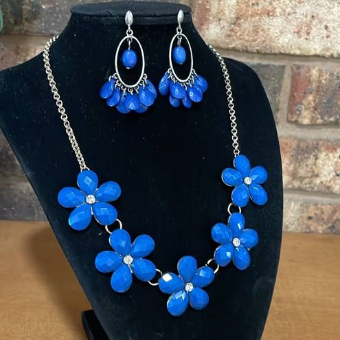 Vintage Blue  flower rhinestone accent necklace with matching earrings