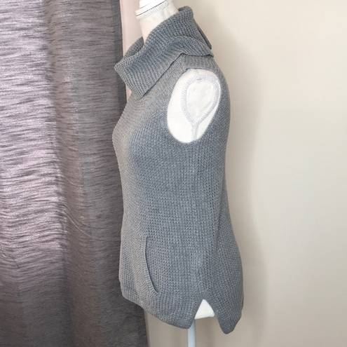 Vince Camuto Two by  Petite Small grey sleeveless turtleneck sweater