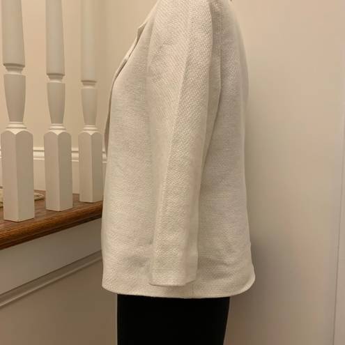 Dana Buchman  100% linen Petite Sz 6 white Blazer