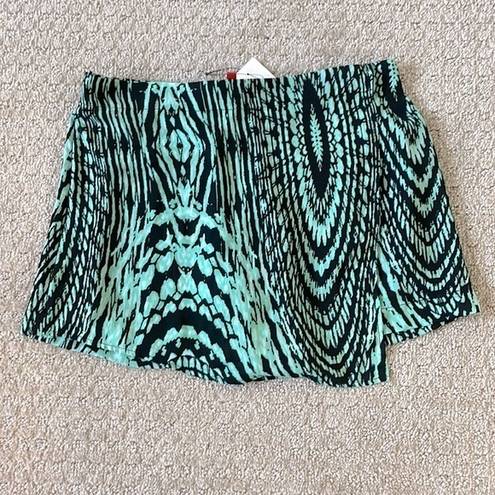 Saks 5th Avenue NWT- Red Saks Fifth Avenue Green & Black Dressy Skort