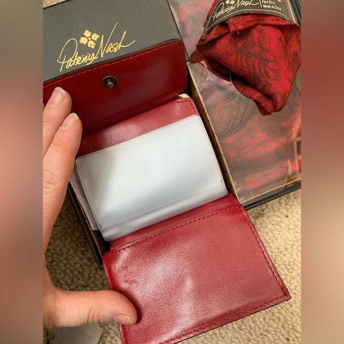 Patricia Nash NEW IN BOX  Astor Wallet and Scarf Gift Set in Etched Roses