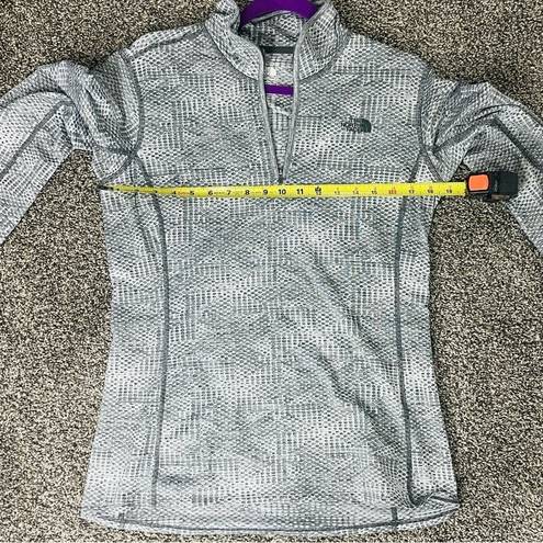 The North Face  Motivation FlashDry 1/4 Zip Pullover Z164