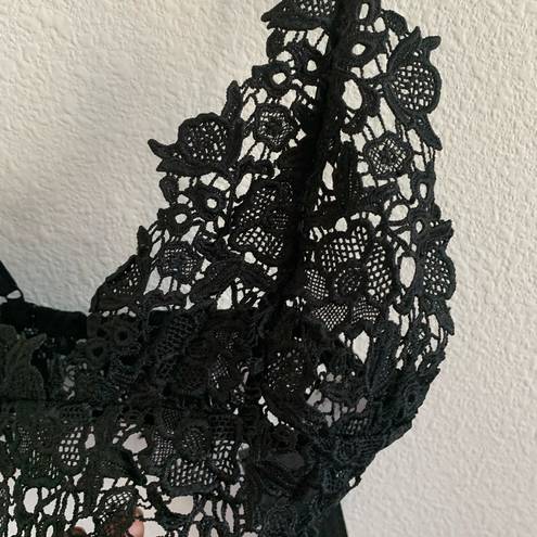 Tic Toc NWT  Lace Black Bralette Crop Festival Small