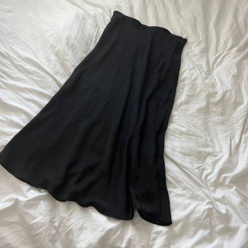 Urban Outfitters midi skirt Size medium  Condition: great  Color: black  Details : - Pull up style with side zipper