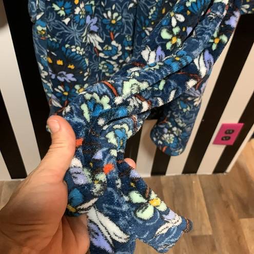 Vera Bradley  Plush Hooded Robe EUC Blue Floral Large /Extra Large Woman’s 14/16