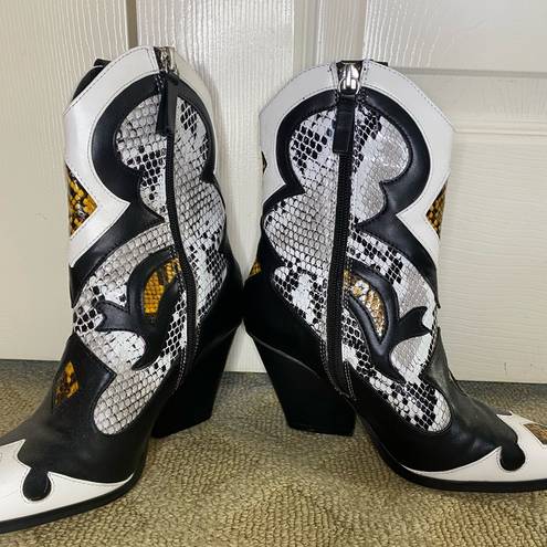 EGO Snake pointed toe boots