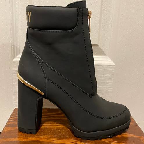 DKNY NWT  Logan Lug Sole Boot Black With Gold Metal Detail Size 7