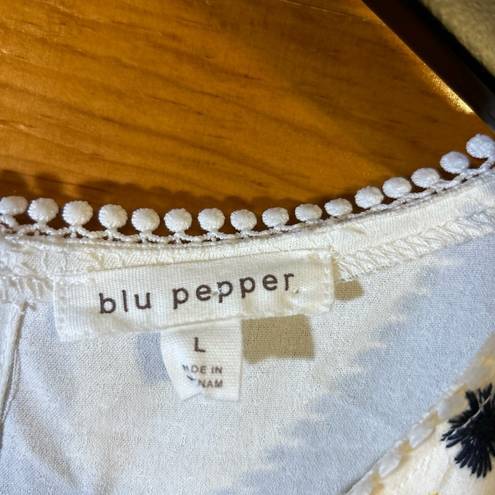 Blu Pepper  Cream Textured Flutter Sleeve Embroidered W/Button & Keyhole Lg-EUC