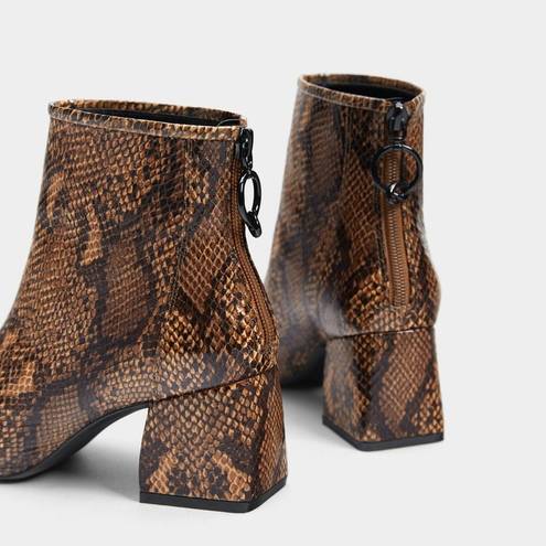 Bershka NEW  Snakeskin print mid-heel ankle boots SZ-6.5