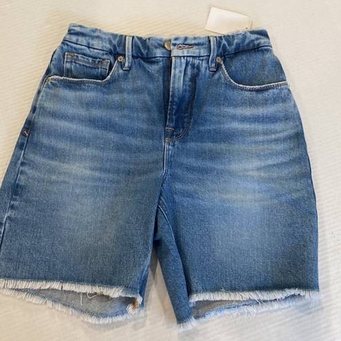  90s Icon High Waist Bermuda Shorts
Good American size 2/26 (b14)